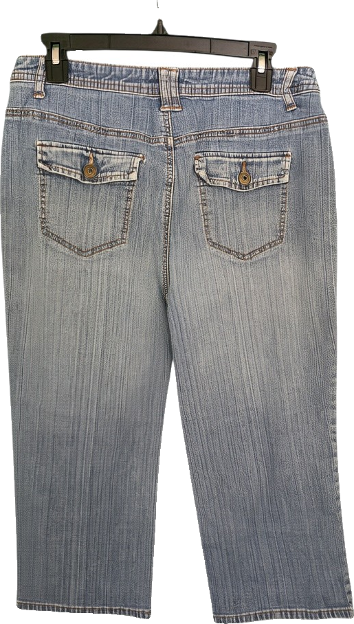 Effortless Light Wash Cargo Capris